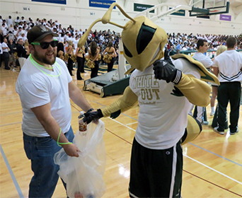 herky helping recycle