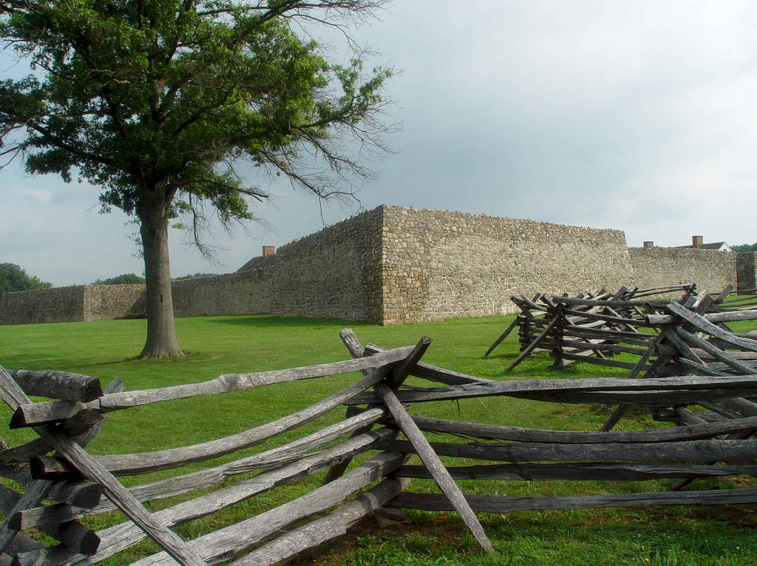 06959FortFrederick.jpg (441851 bytes)