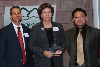 Linda Hafar and Mike Lee accept award