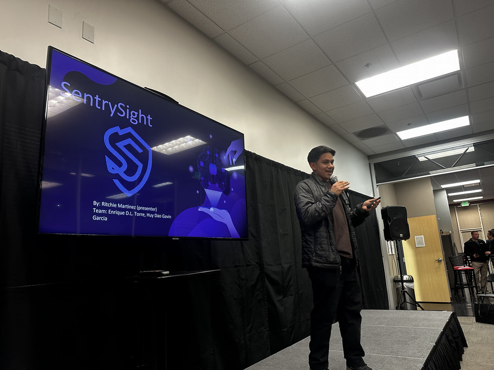 Ritchie Martinez pitches at AngelCon
