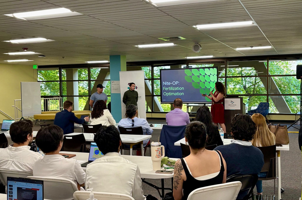 Team Nite-Op pitching at the University-wide Innovation Competition
