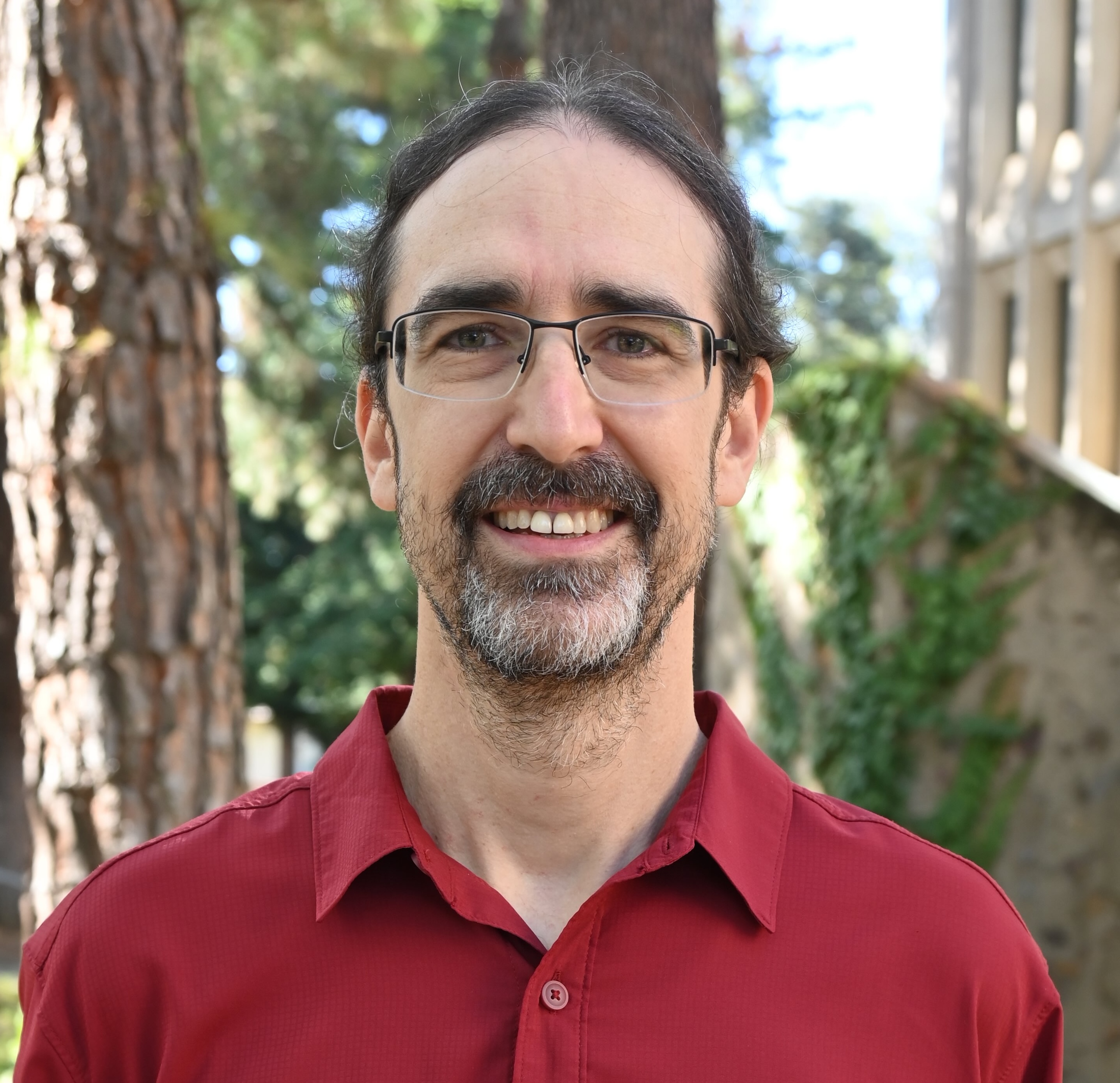 Juan José Bueno Holle headshot