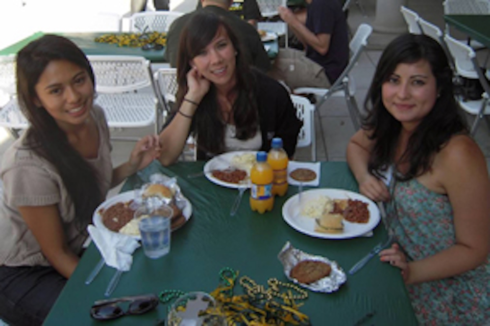 SAA Students enjoy the fall picnic