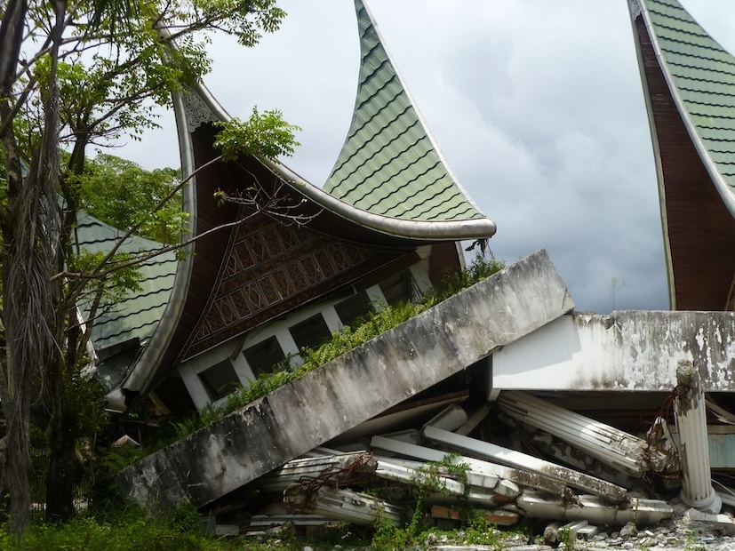padang earthquake damage