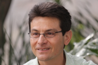 Rafael E Diaz Escamilla headshot