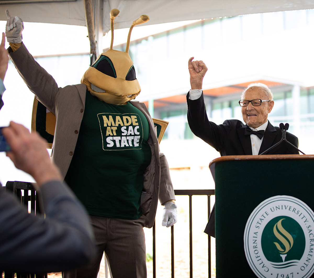 Ernest and Herky with stingers up