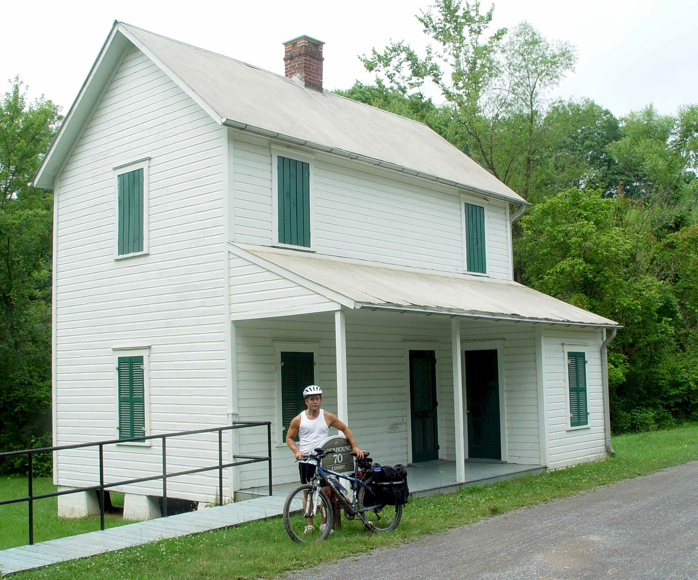 06909Lock70.jpg (367553 bytes)