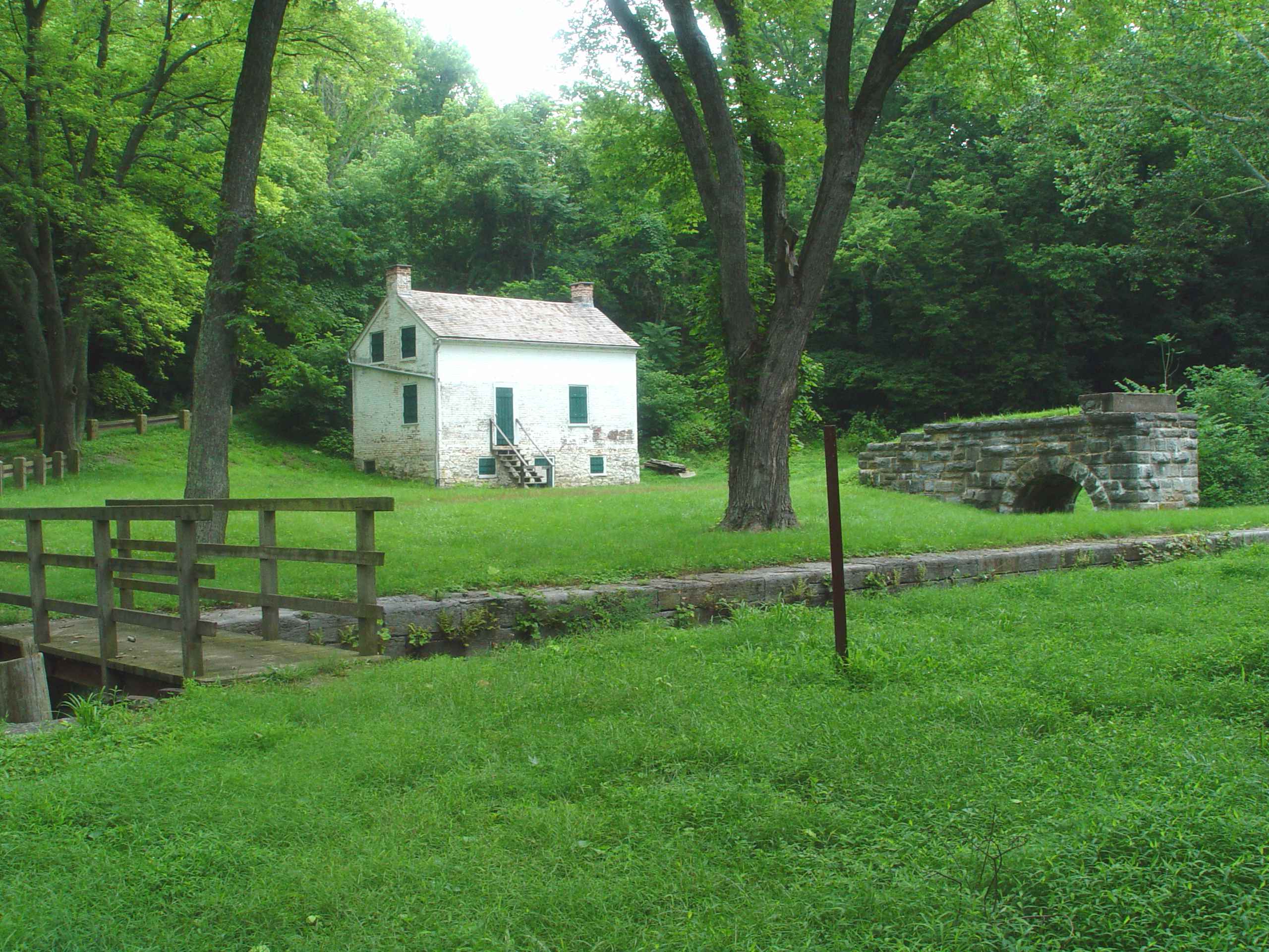 06962CanalHouseAndLock.jpg (519695 bytes)