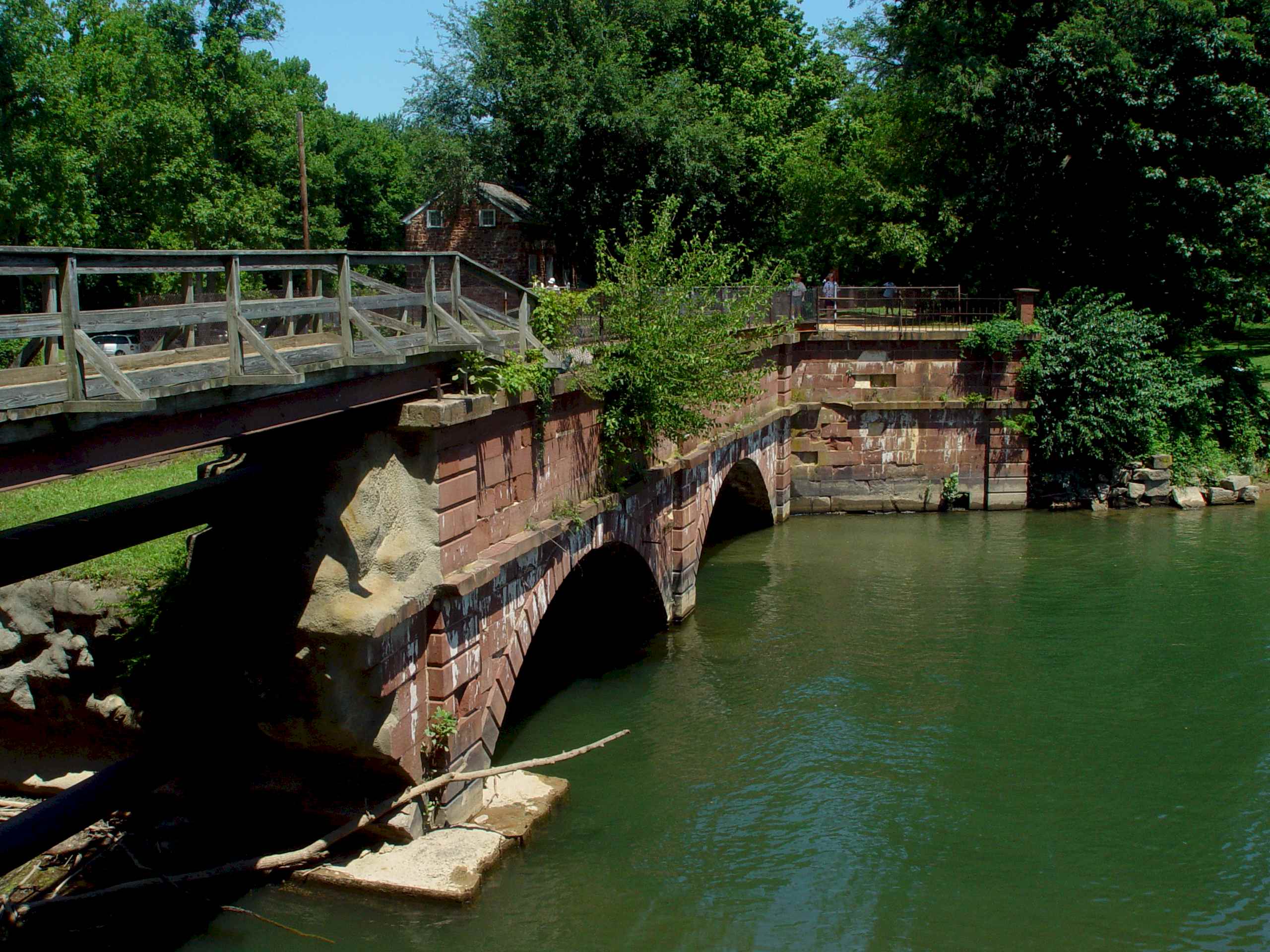 07010SenecaCreekAqueduct.jpg (439505 bytes)