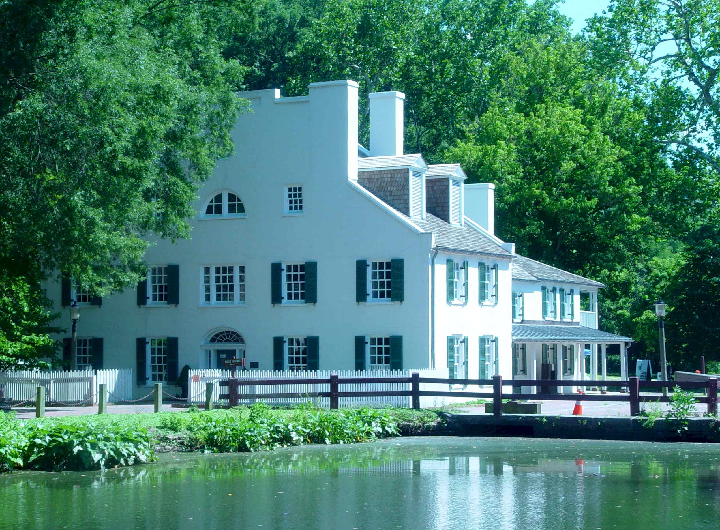 07016GreatFallsTavern.jpg (469523 bytes)