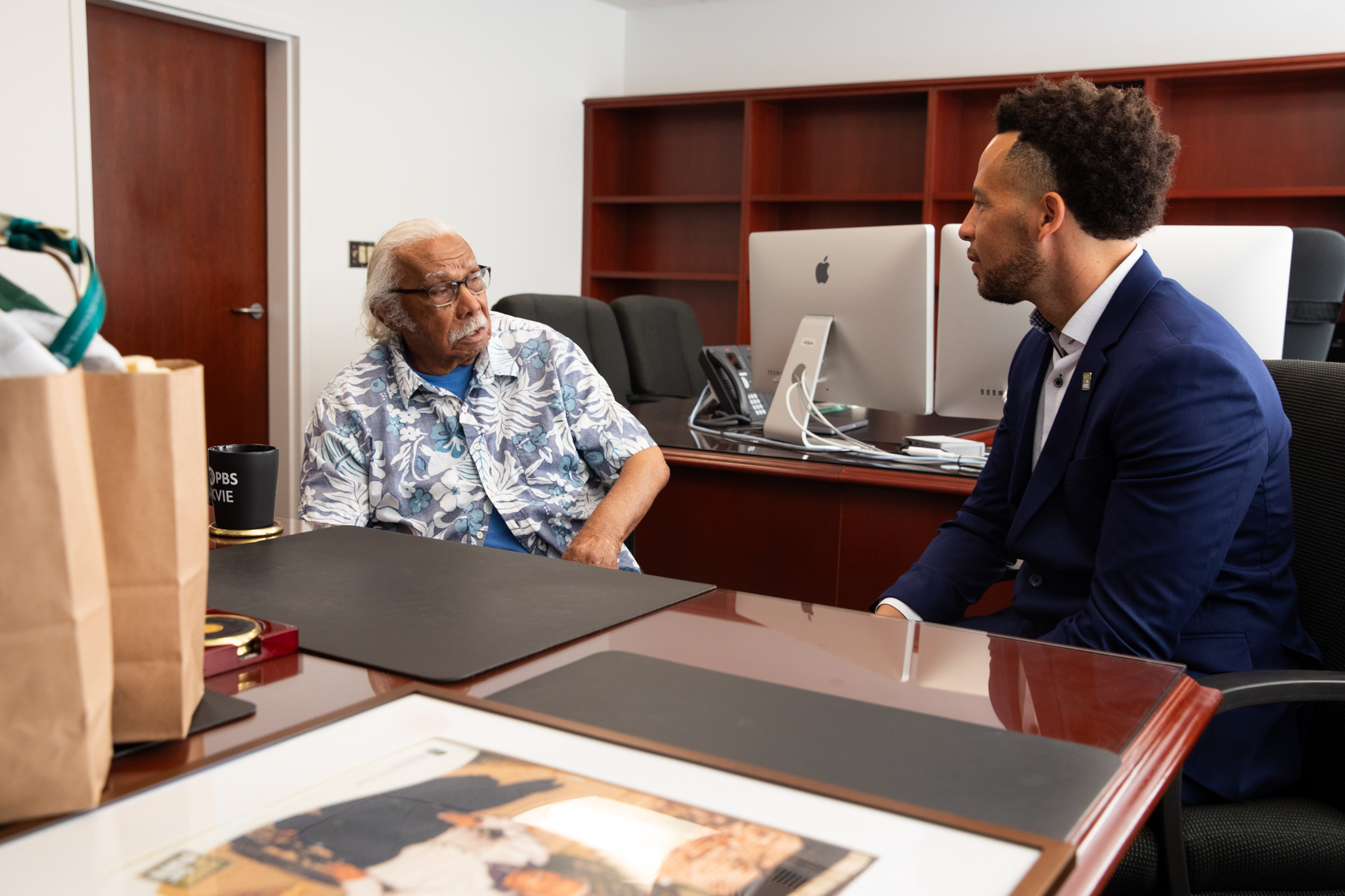 A 96-year-old alumnus visits Sac State's new president in his office.