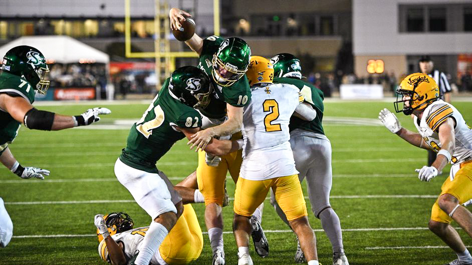 The Hornet football team makes a play against Idaho during the 2022 Homecoming game.