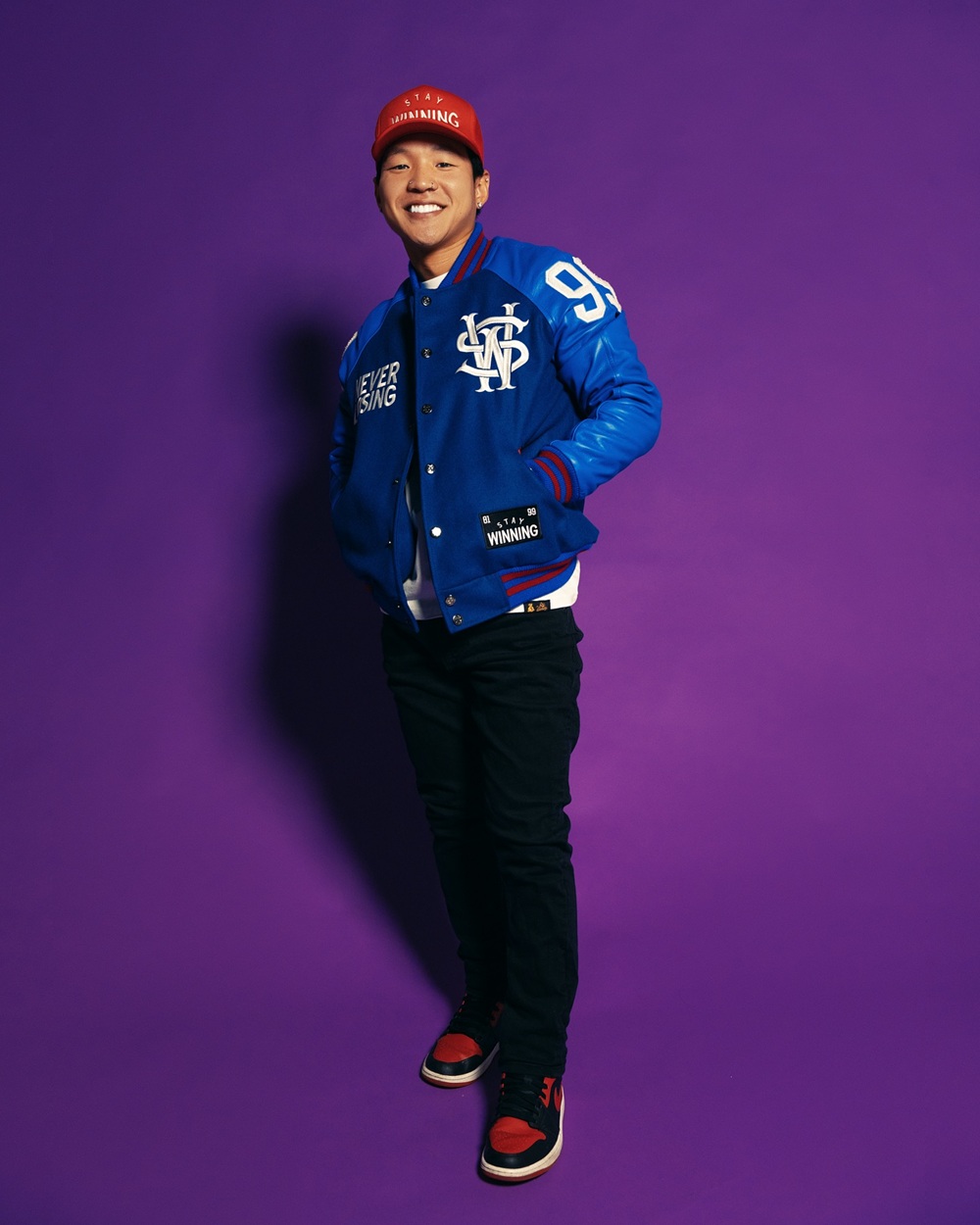 photo of aarlon le posing for the camera