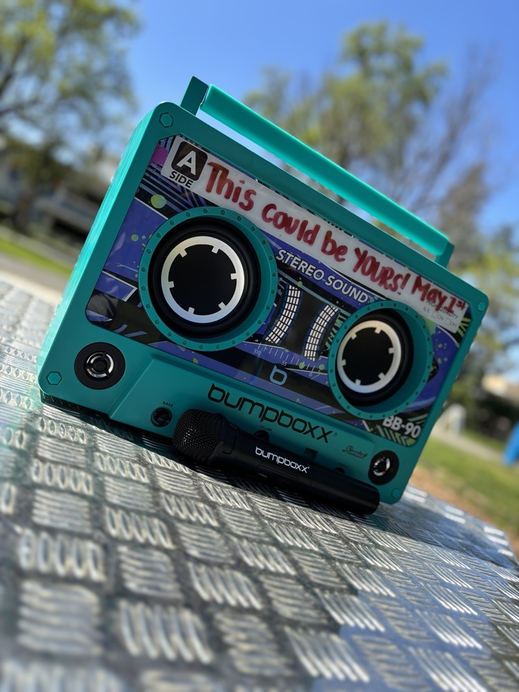 photo of teal bumpboxx retro speaker
