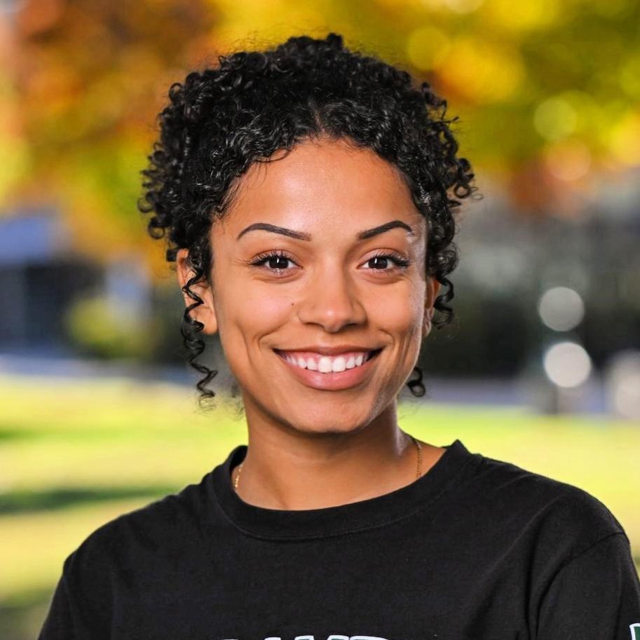 Photo of Claudia Xique, BA