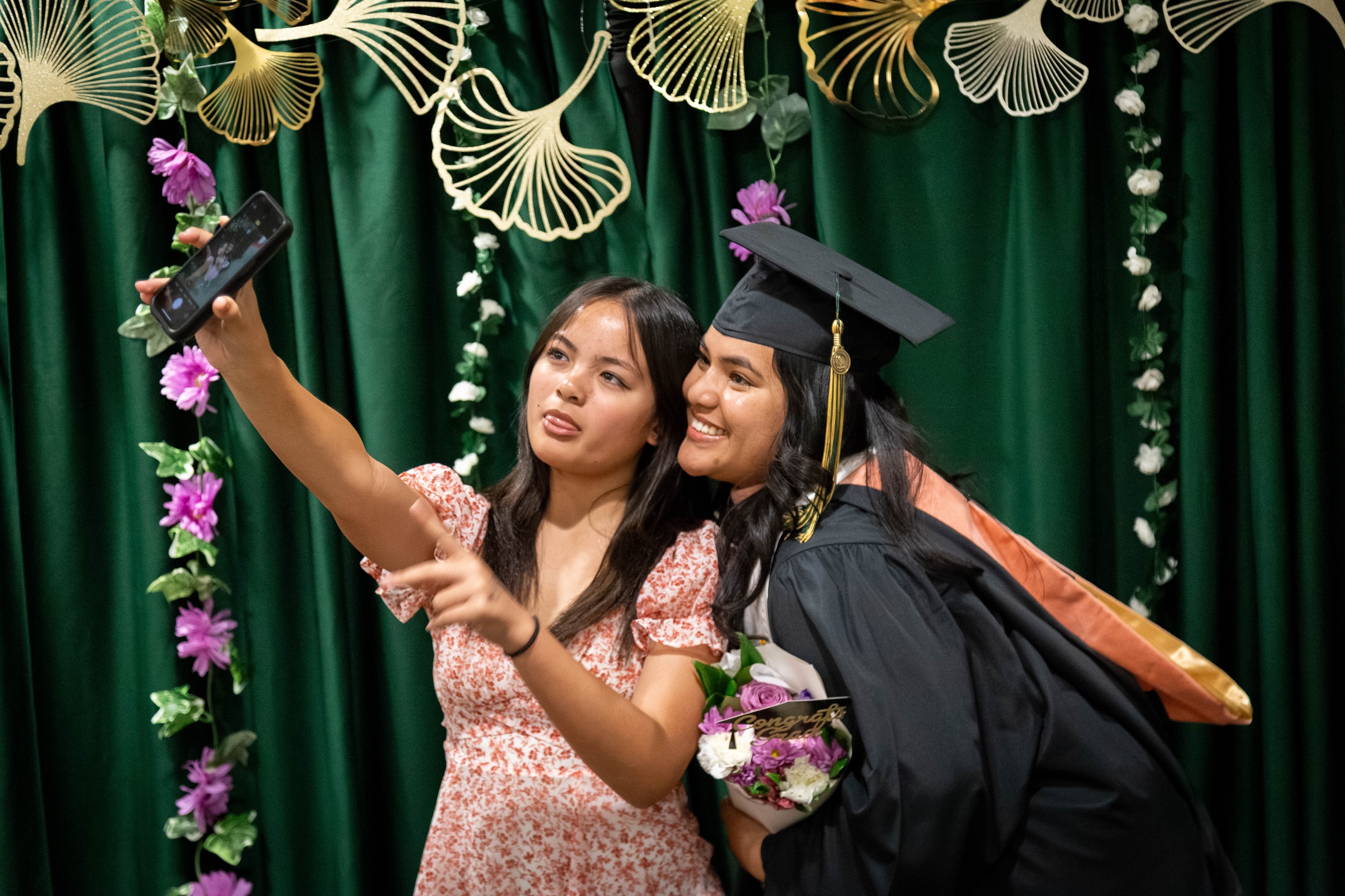 sac state APIDA graduates celebrate with selfie